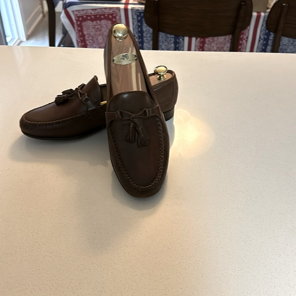 Allen Edmonds brown leather tassel loafers. 10.5 D